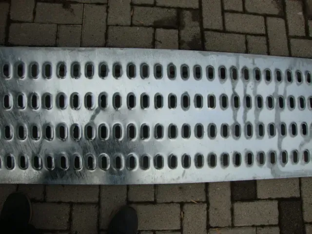 Поцинковано платно со 4 дупки — 2